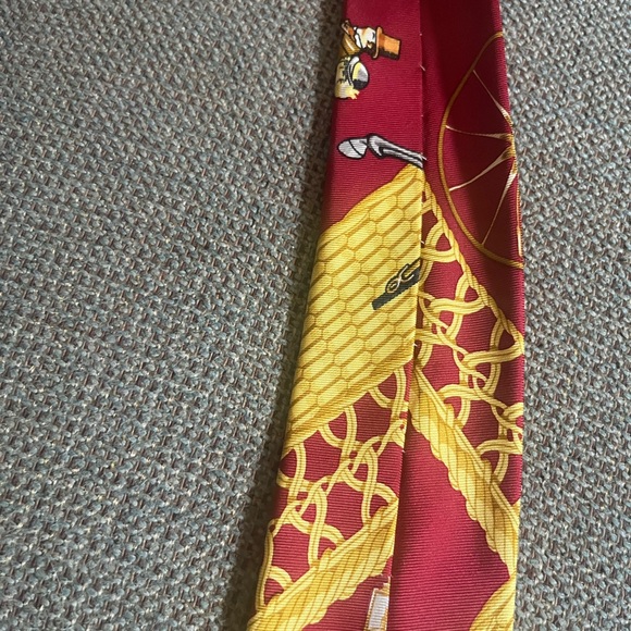 HERMÈS Tie Rare 100% Silk Horse Carriage People Bicycle Chain Red Yellow - Picture 9 of 13
